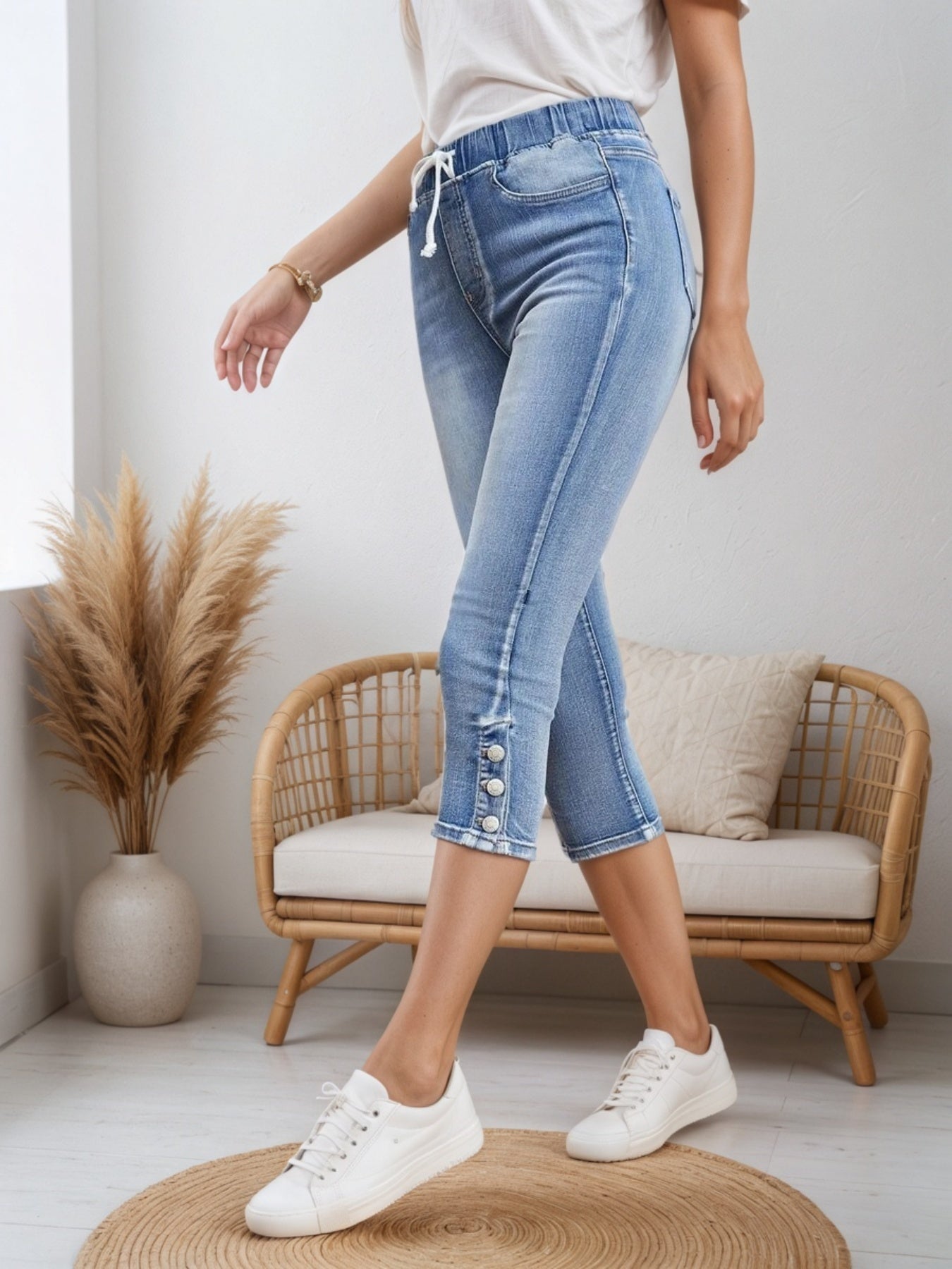 Women’s Chic Denim Capri Pants – 2025 Drawstring Waist & Split Button Hem